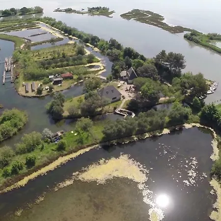 Valle Tirelli Private Island ファームステイ